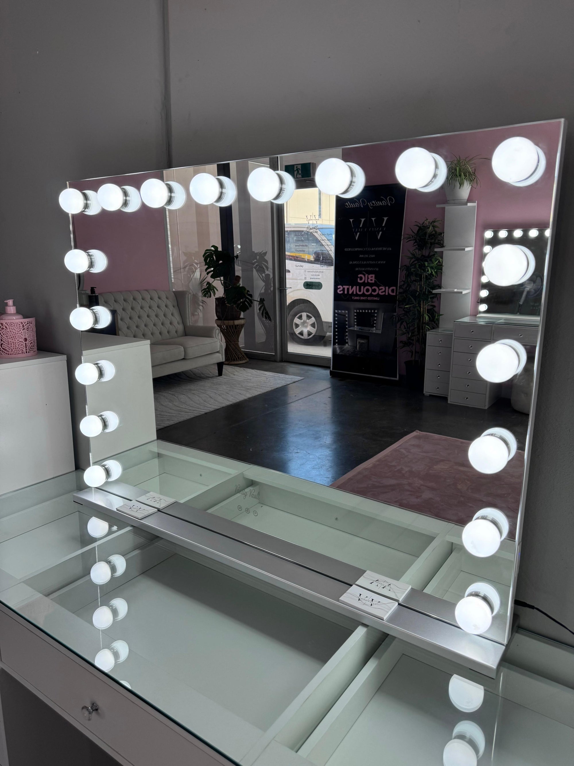 The Luna Luxe Mirror
