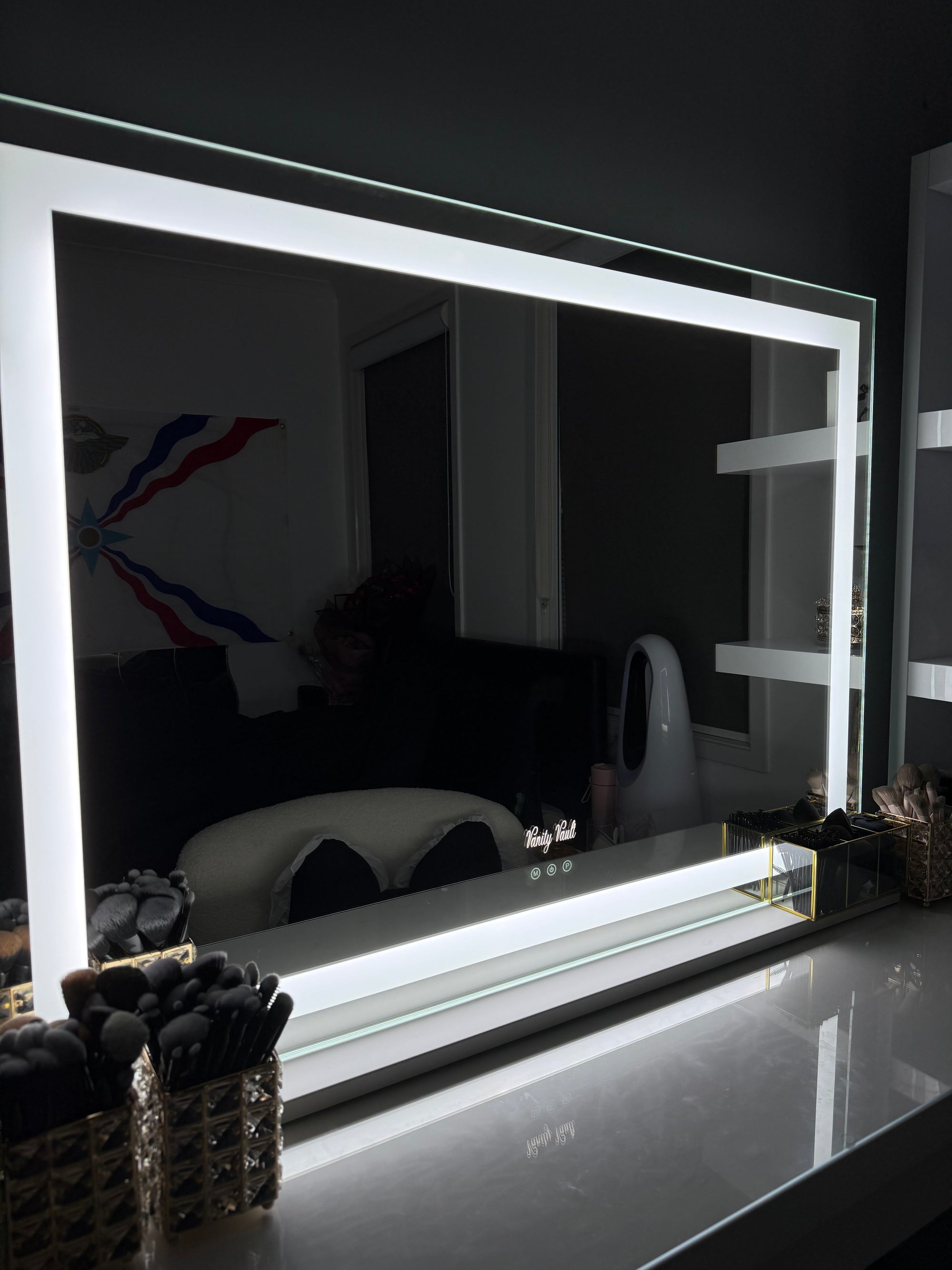 The Nova Mirror