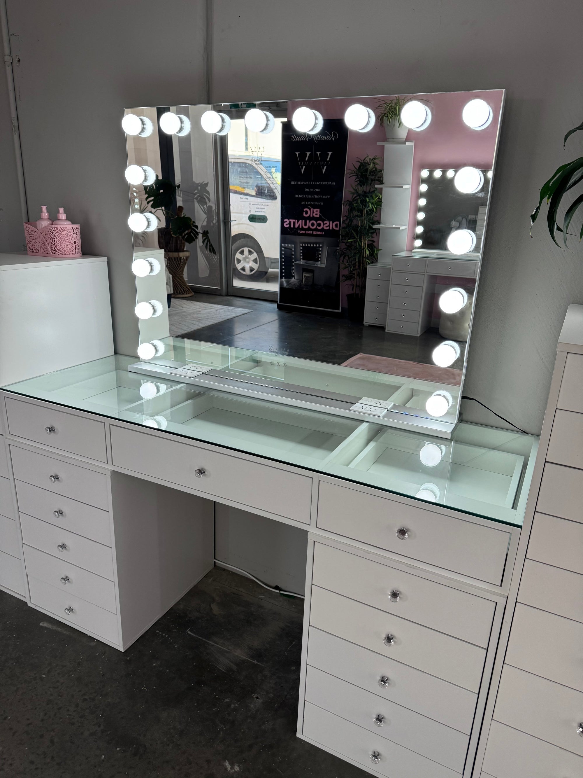The Luna Luxe Mirror