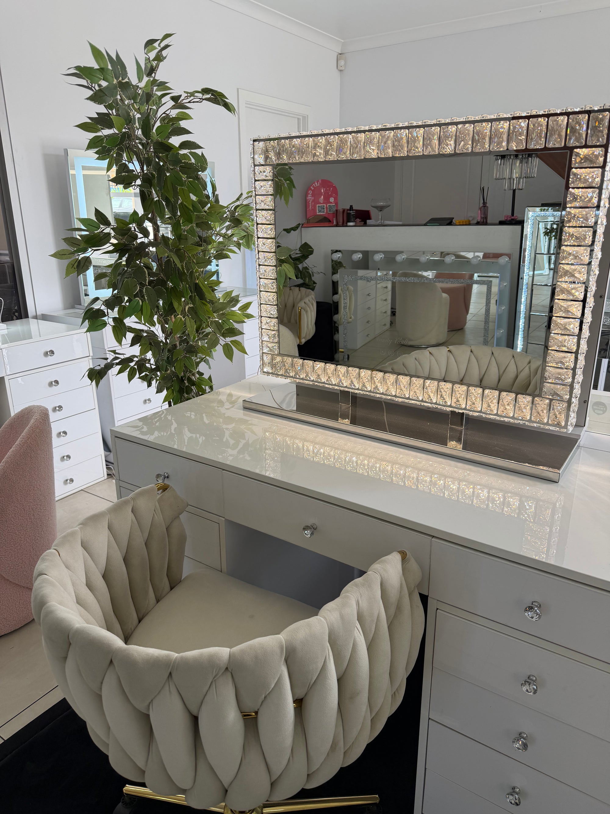 Glam LED vanity mirror with a diamond-encrusted frame, soft ambient glow and adjustable lighting for luxury beauty rooms, dressing tables and makeup vanities.