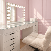 Hollywood makeup mirror for small spaces with 18 LED bulbs, three lighting modes and USB charging for compact vanities and beauty stations.