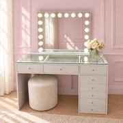 Hollywood makeup mirror for small spaces with 18 LED bulbs, three lighting modes and USB charging for compact vanities and beauty stations.