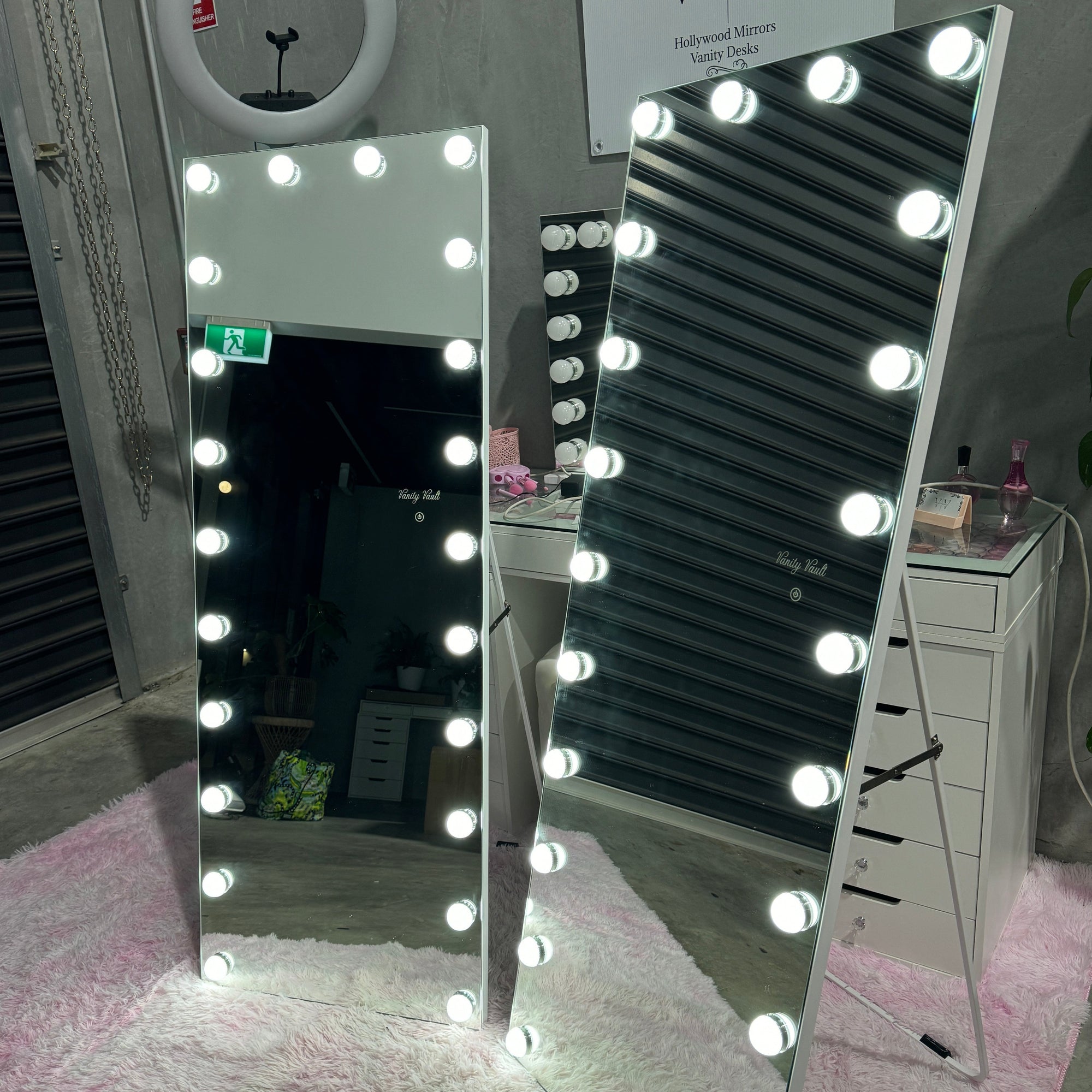 Luxury LED floor mirror in Australia with 22 LED lights, three adjustable light settings and a freestanding full-length design for elegant bedrooms and beauty spaces.