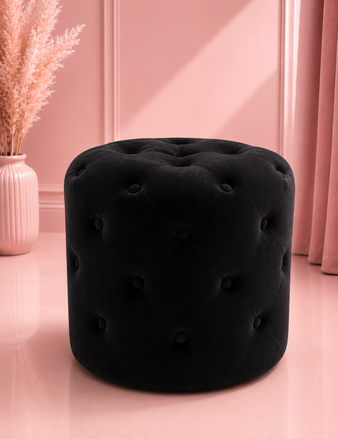 Plush makeup chair for vanity tables with a soft cushioned seat, rounded design and premium comfort for everyday beauty routines.